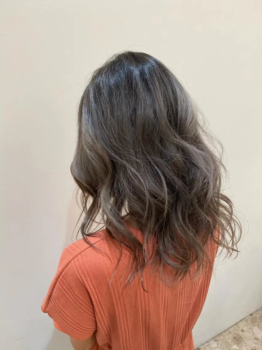 カラー ブリーチ グレージュ 🌿レイヤー/ブリー チ/🌿JINのヘアスタイル