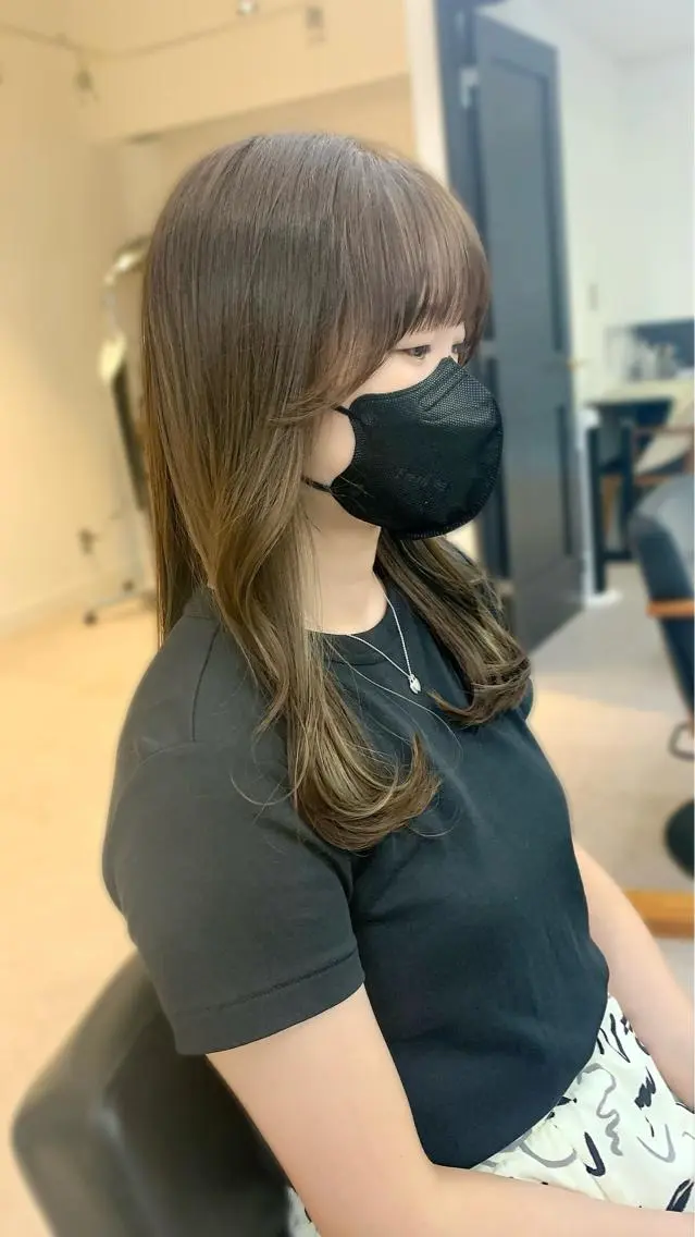ミディアム カラー パーマ ヘアアレンジ メンズ キッズ ネイル マツエク・マツパ アイブロウ レイヤーカット／ 巻ける縮毛矯正のヘアスタイル