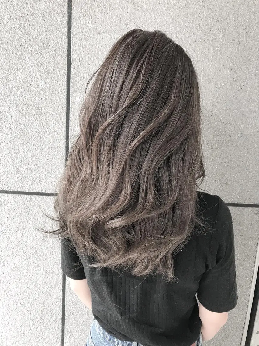 ミディアム カラー アッシュ ハイライトカラー ハイライト ヘアカラー BOX mico.のヘアスタイル