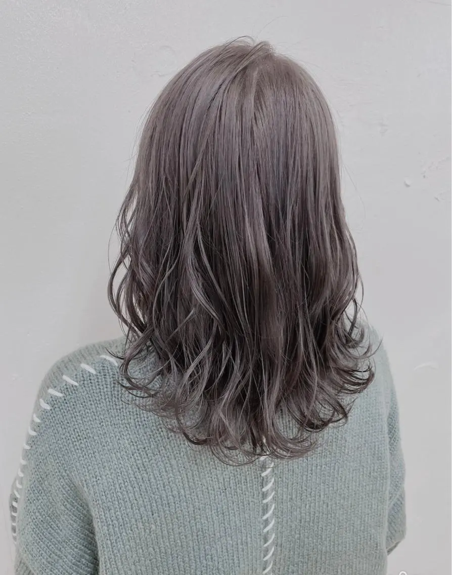 カラー ミルクティーカラー イイサカシュンスケのヘアスタイル