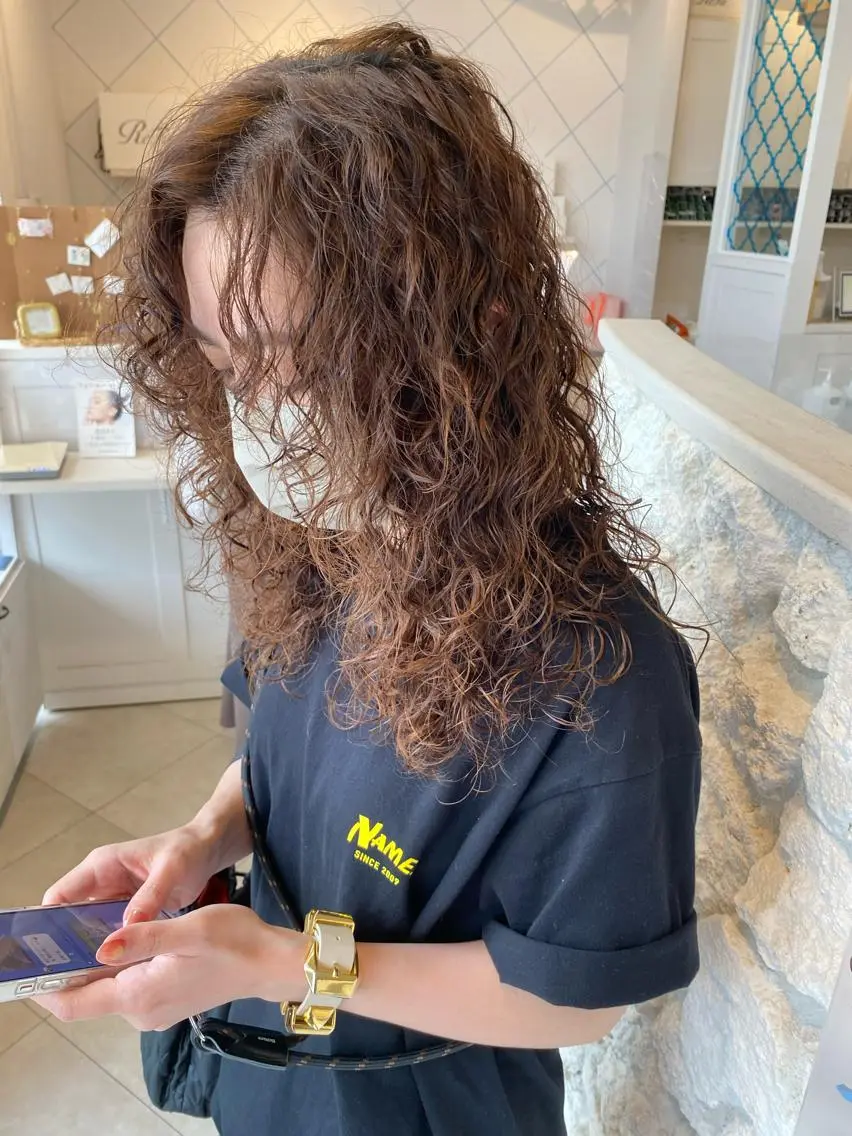 セミロング パーマ カット パーマ 饒平名 知也のヘアスタイル