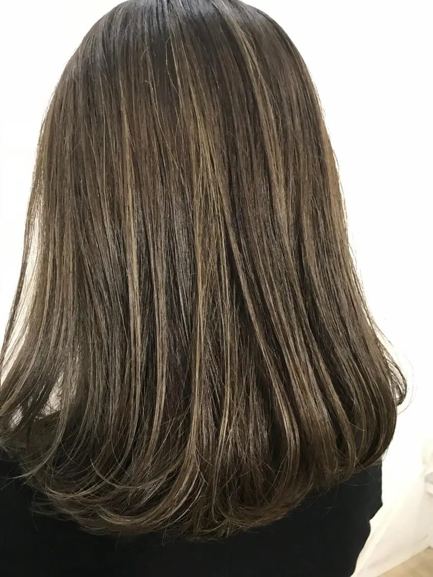 ショート カラー レイヤーカット 西村あきやのヘアスタイル