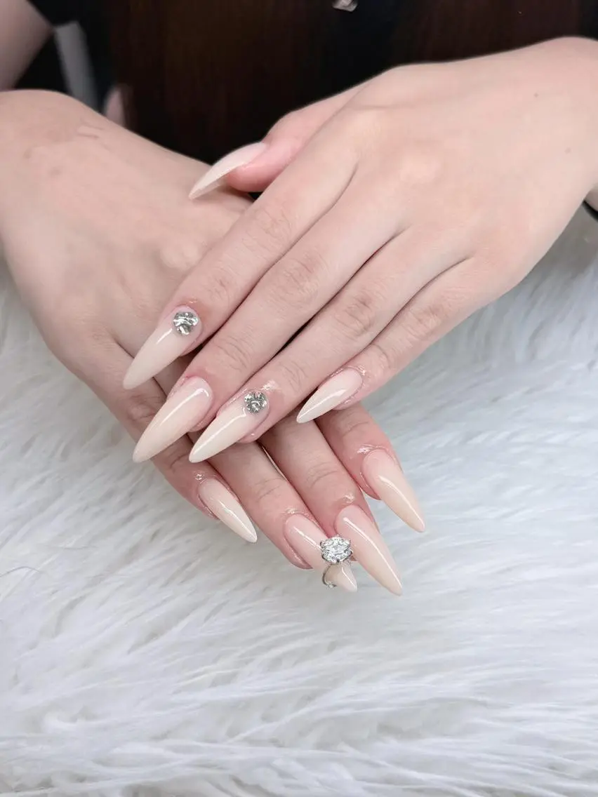 ネイル 韓国ネイル ロングネイル 持ち込み シルバー スーパーロングネイル Melia Nail Nambaのネイルデザイン