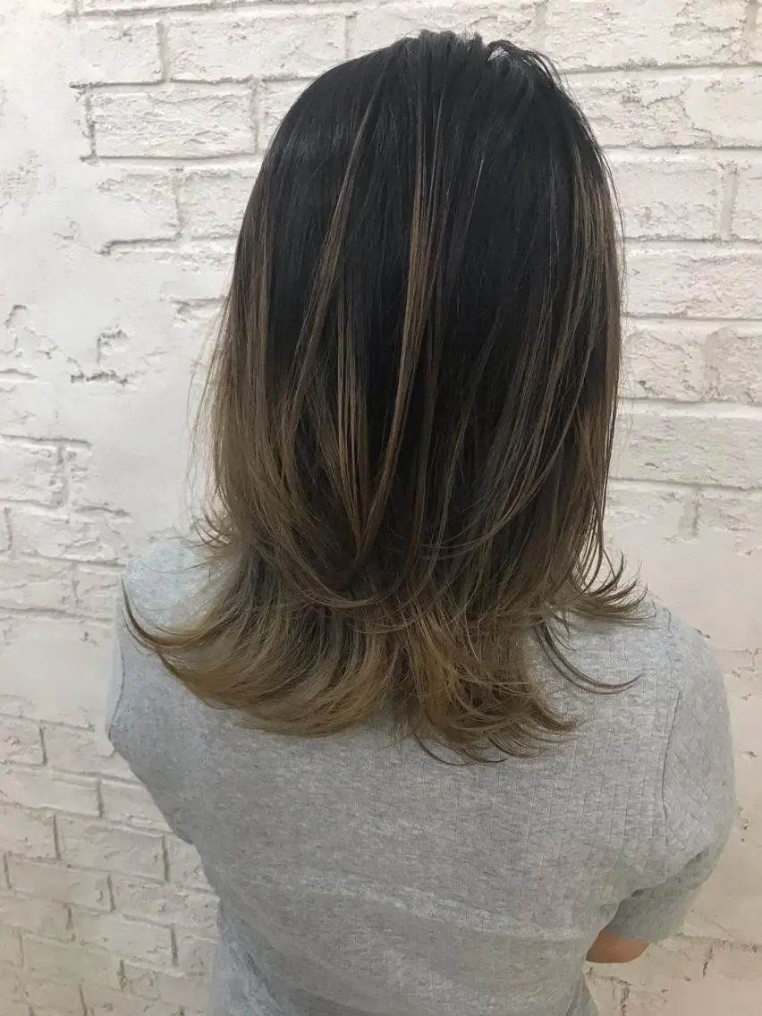 ミディアム レイヤーカット 🇺🇸ハイライト特 化美容師🇺🇸漆沢のヘアスタイル
