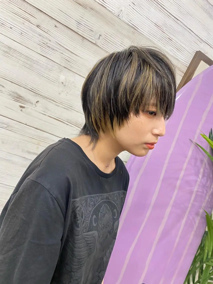 ショート カラー メンズ アイブロウ ショートボブ 編み込みエクステ シールエクステ メンズバレイヤージュ メンズブリーチ LAVENDIA 初音のヘアスタイル