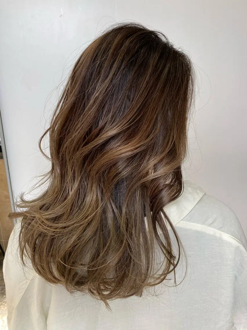 ミディアム カラー バレイヤージュ レイヤーカット リピート率No.1✨ ユウキのヘアスタイル