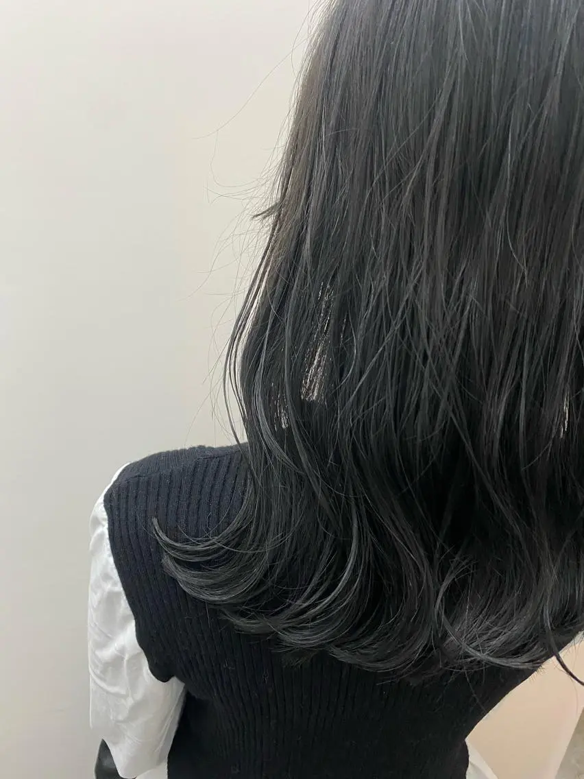セミロング カラー 杉山 莉香のヘアスタイル