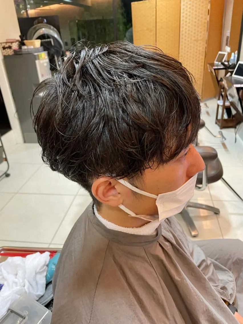 ショート パーマ メンズ マッシュ 刈り上げ ショートヘア ブリーチ特化 ハイトーンRYOYAのヘアスタイル