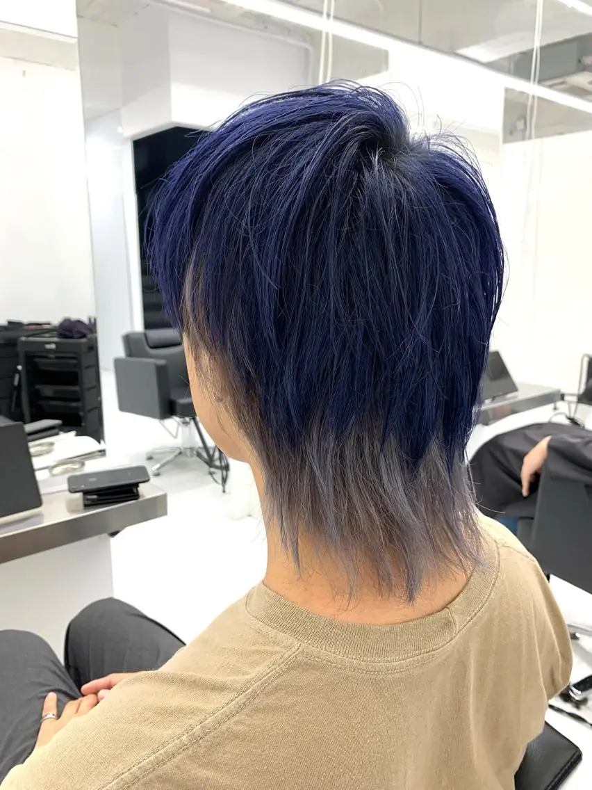 カラー メンズ マッシュウルフ マッシュ メンズウルフカット ネイビーカラー シルバー カット ヘアカラー トリートメント スパイキーパーマ 柏NO1 藤本葉のヘアスタイル