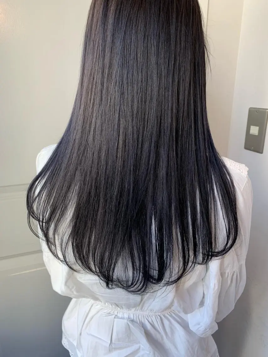 ロング カラー ブルーカラー ブルージュ 古賀 侑磨のヘアスタイル