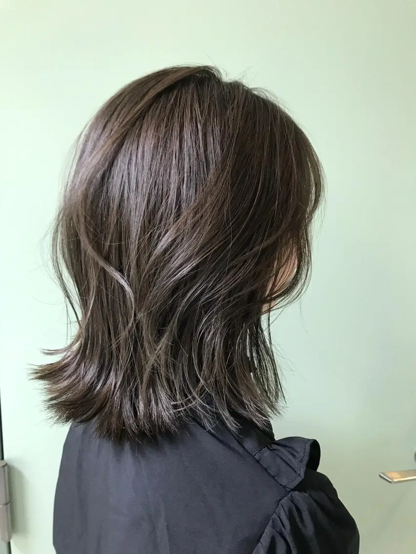 ミディアム カット ヘアカラー トリートメント miu （ミユ）のヘアスタイル