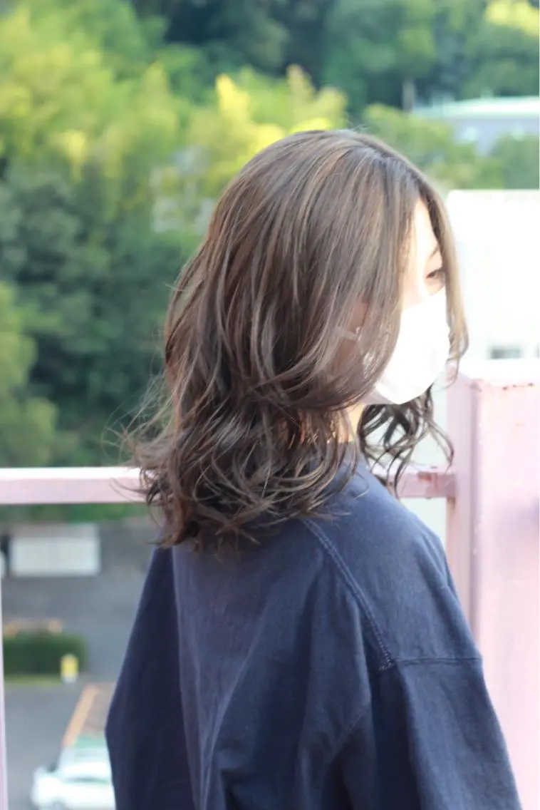 ミディアム カラー グレージュ カーキグレージュ オリーブグレージュ オリーブグレー カット ヘアカラー トリートメント Viage （ビアージュ）のヘアスタイル