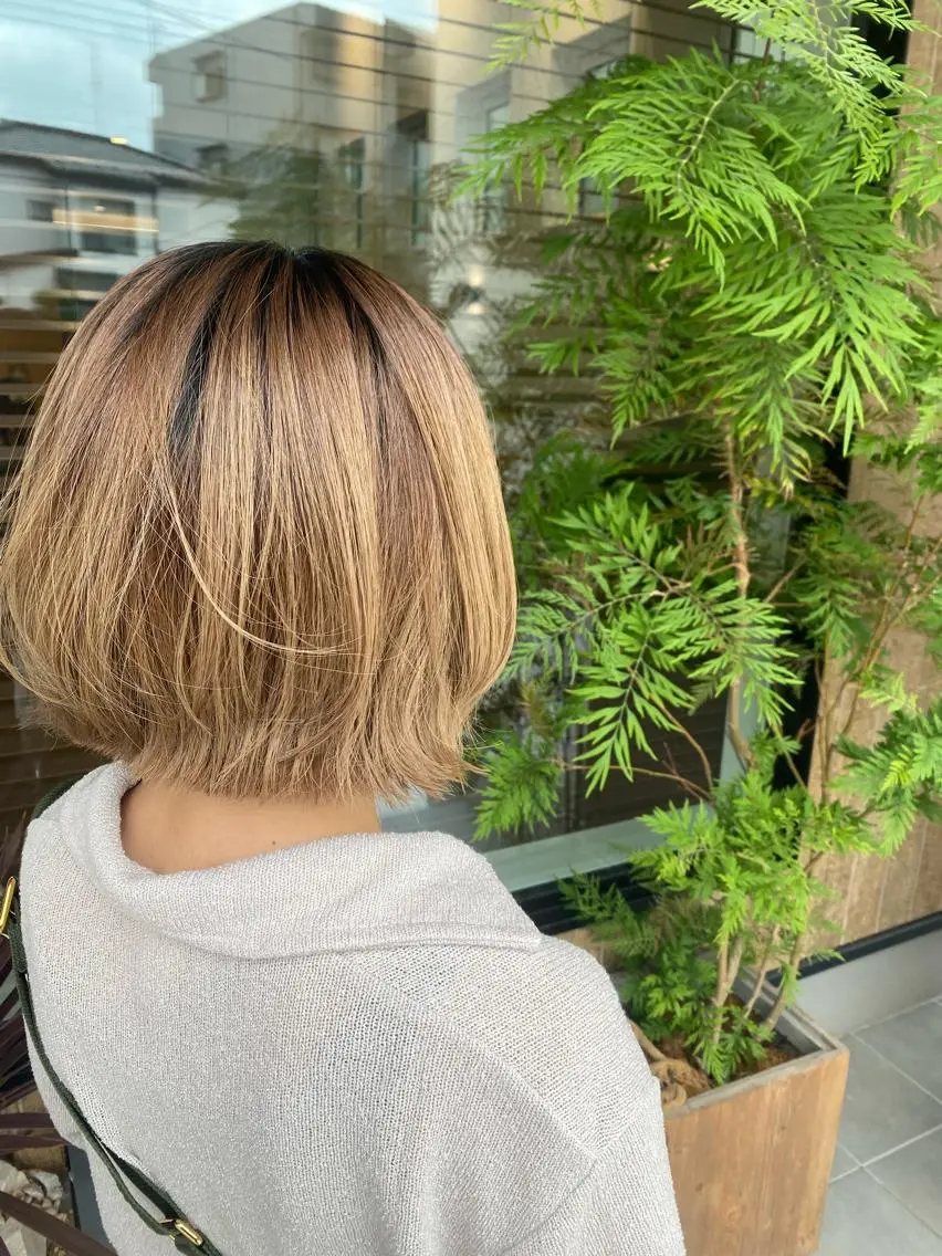 ショート カラー ボブ 外ハネヘア 大芝 沙耶のヘアスタイル