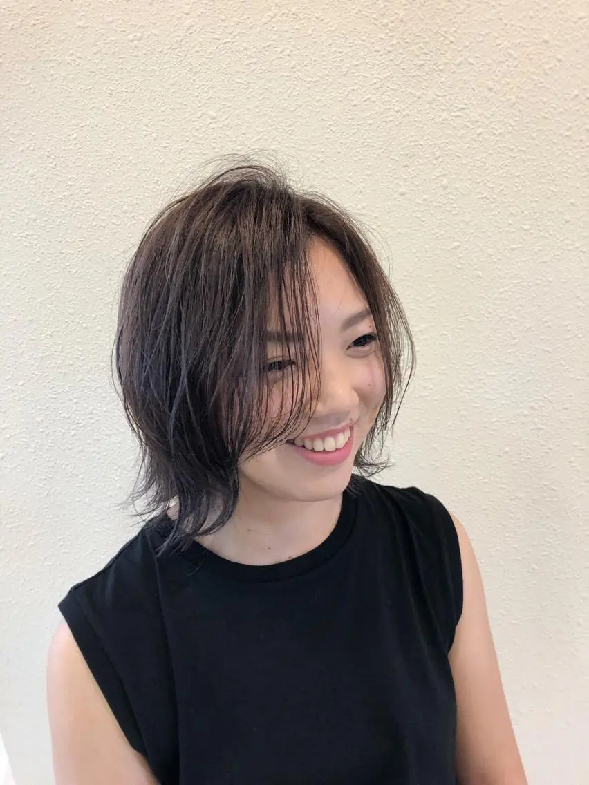 ミディアム 中川 茜里のヘアスタイル