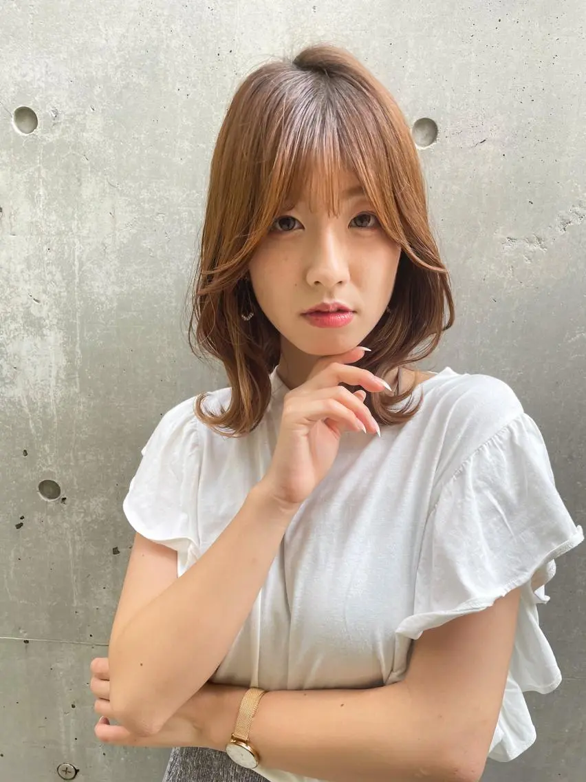 ミディアム カラー アッシュ 黒髪 ブリーチ ブルーカラー ブルーブラック オリーブカラー 特化　　kaiのヘアスタイル