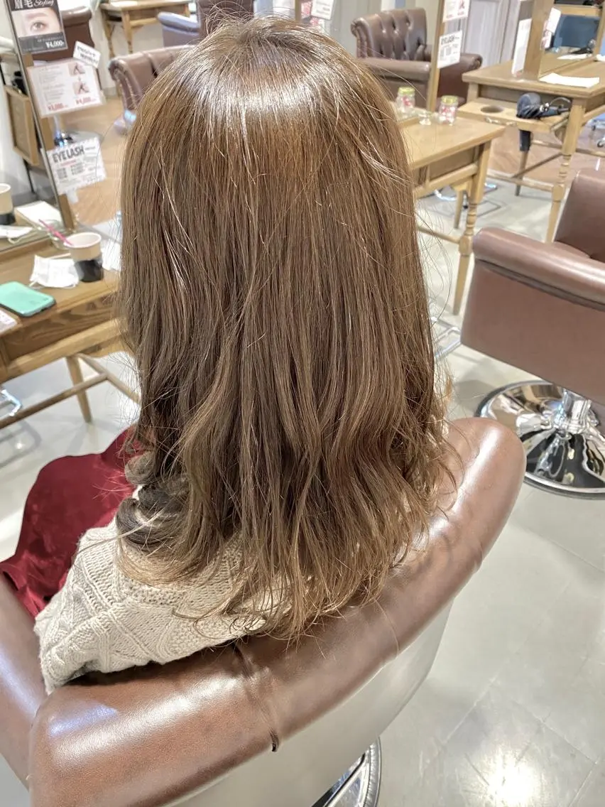 セミロング カラー ベージュカラー ブリーチ 透明感カラー イルミナカラー ミルクティーベージュ 美髪・髪質改善 有田怜平のヘアスタイル