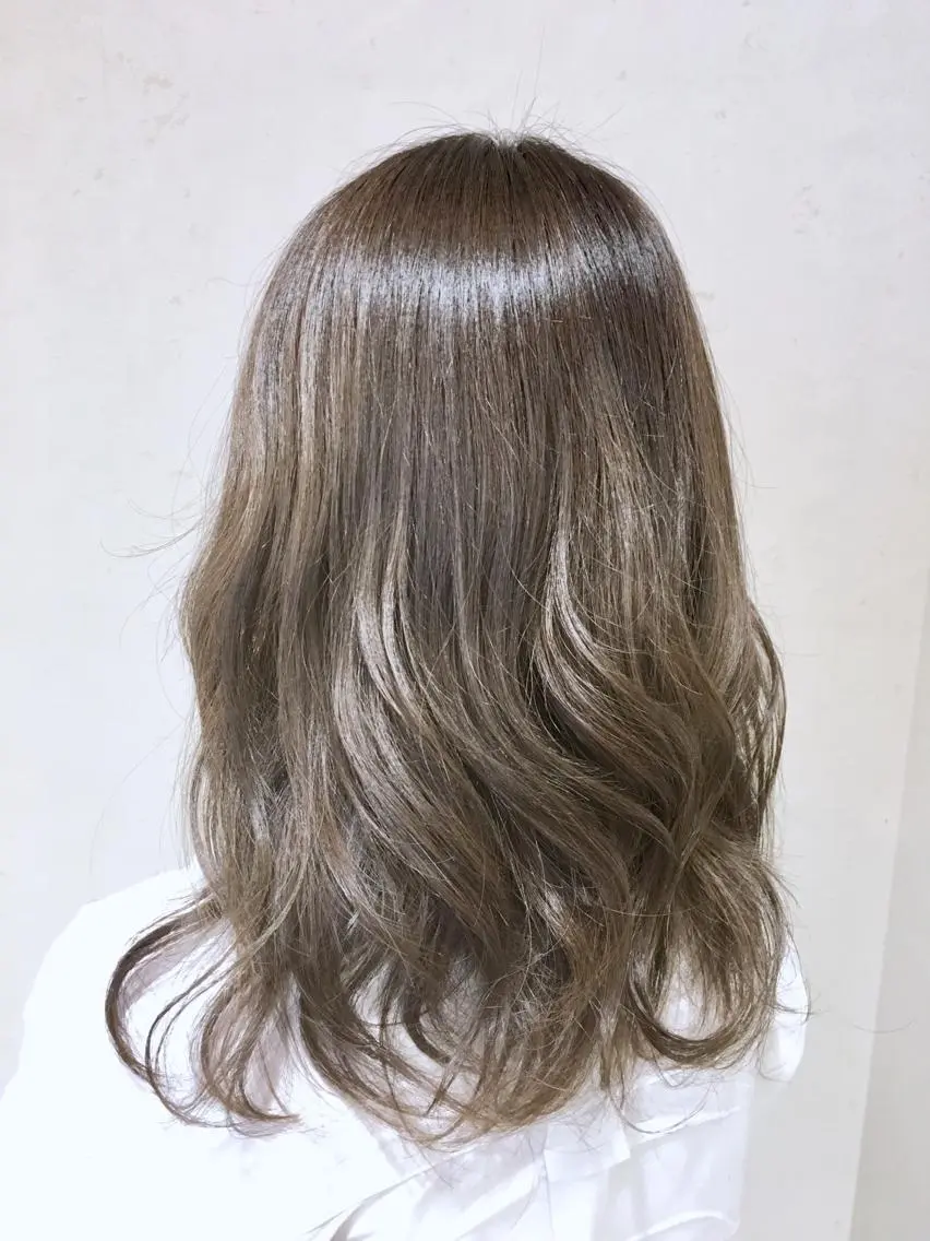 セミロング カラー 透明感カラー グレージュ ヘアカラー タワラ ソウタ Directorのヘアスタイル