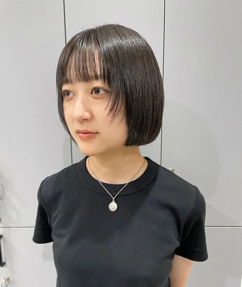 ショート カラー ダークグレー ダークグレージュ グレージュ ボブ 狩野 羅夢のヘアスタイル