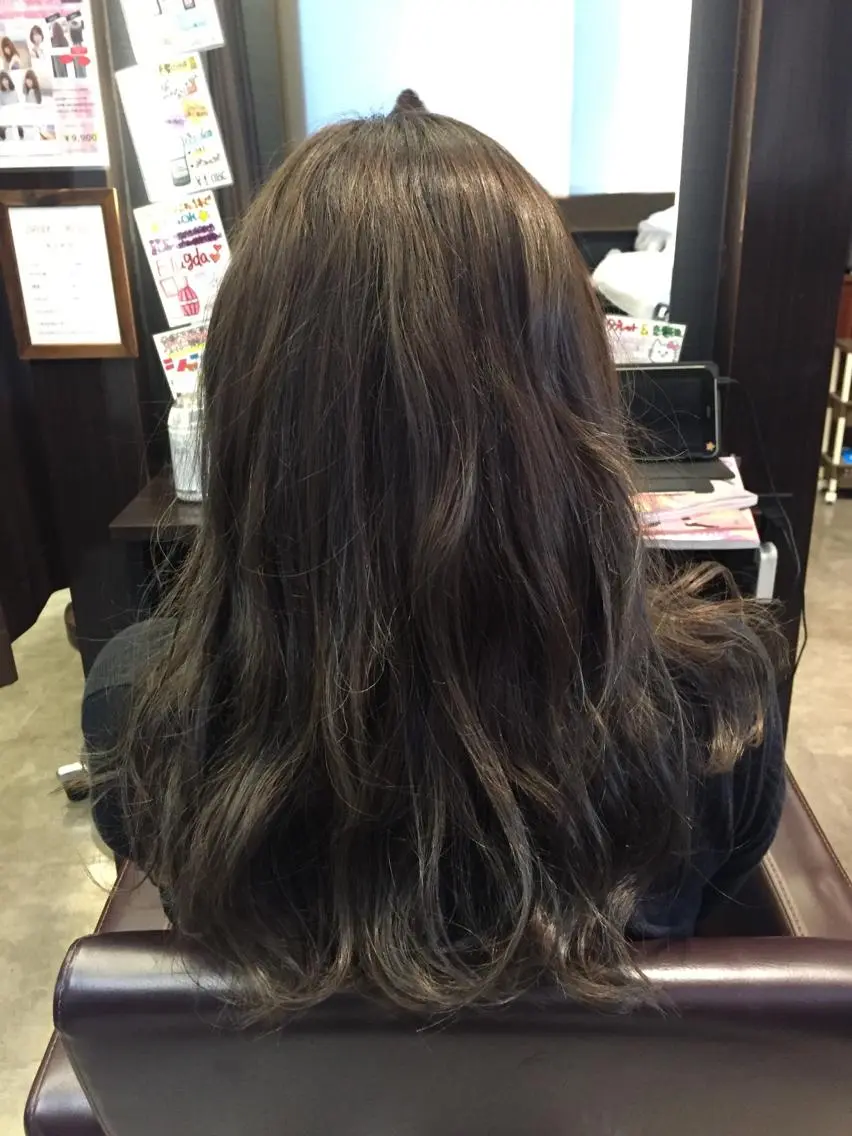 ロング 金澤 愛のヘアスタイル