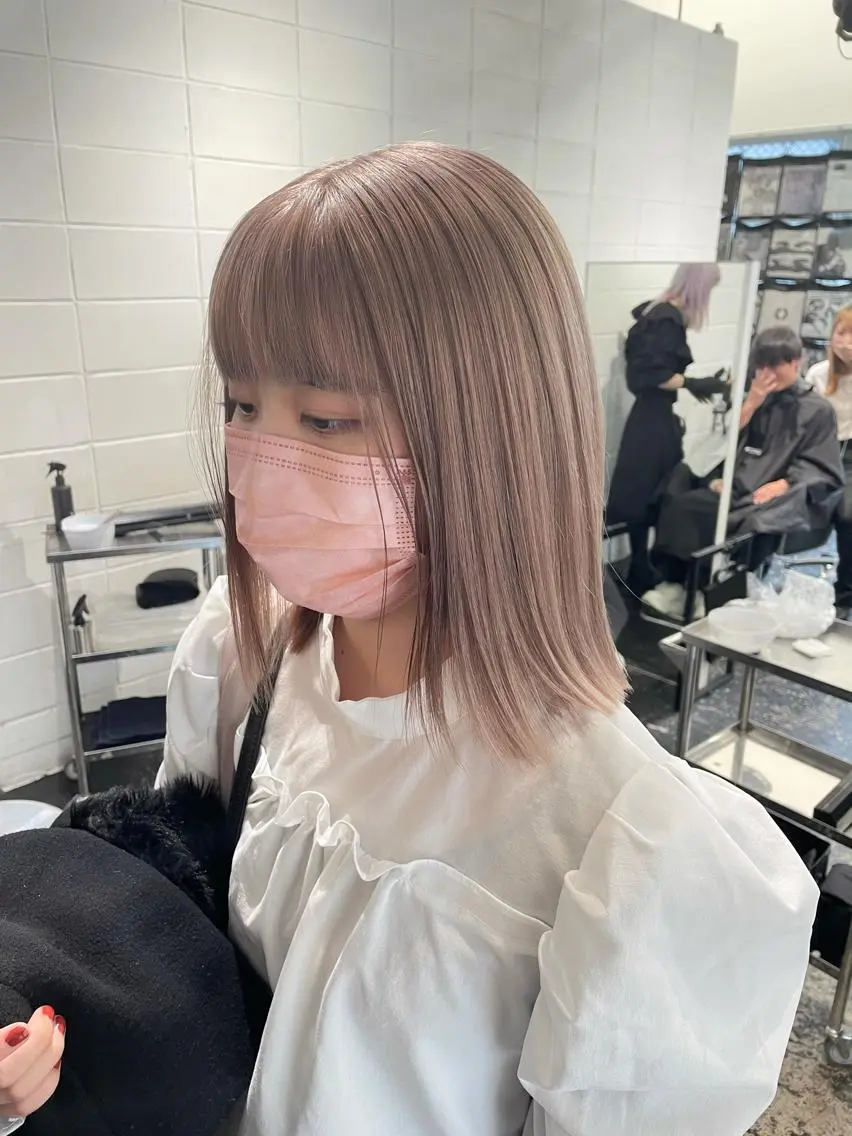 ミディアム カラー ヘアアレンジ ベージュカラー ブリーチ ラベンダーカラー ラベンダーベージュ カット ヘアカラー トリートメント 艶ハイトーン/ヘア アレンジAYAKAのヘアスタイル