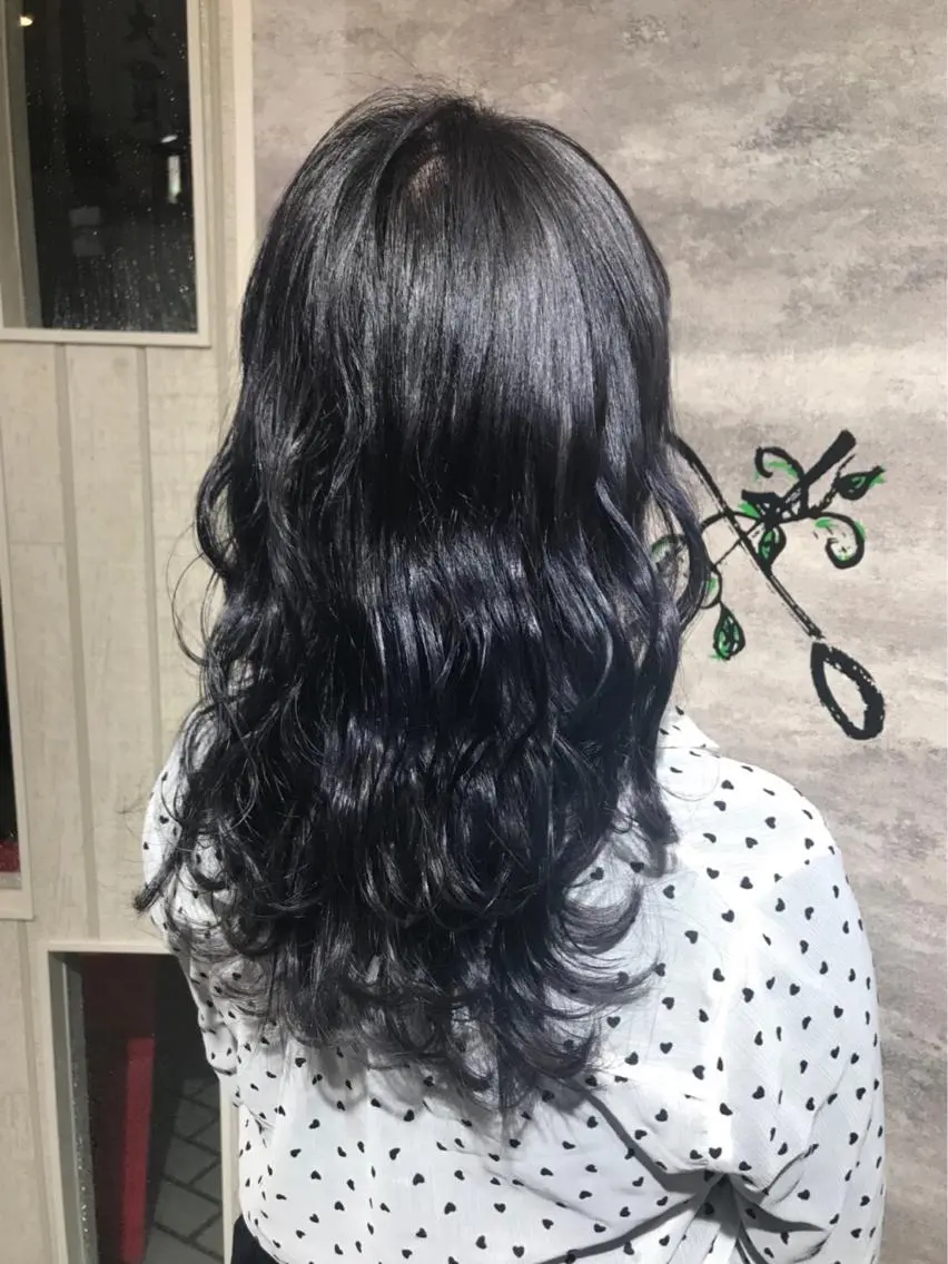 ミディアム カラー 黒髪 ネイビーカラー 🫟Blanco🫟 Color&Careのヘアスタイル