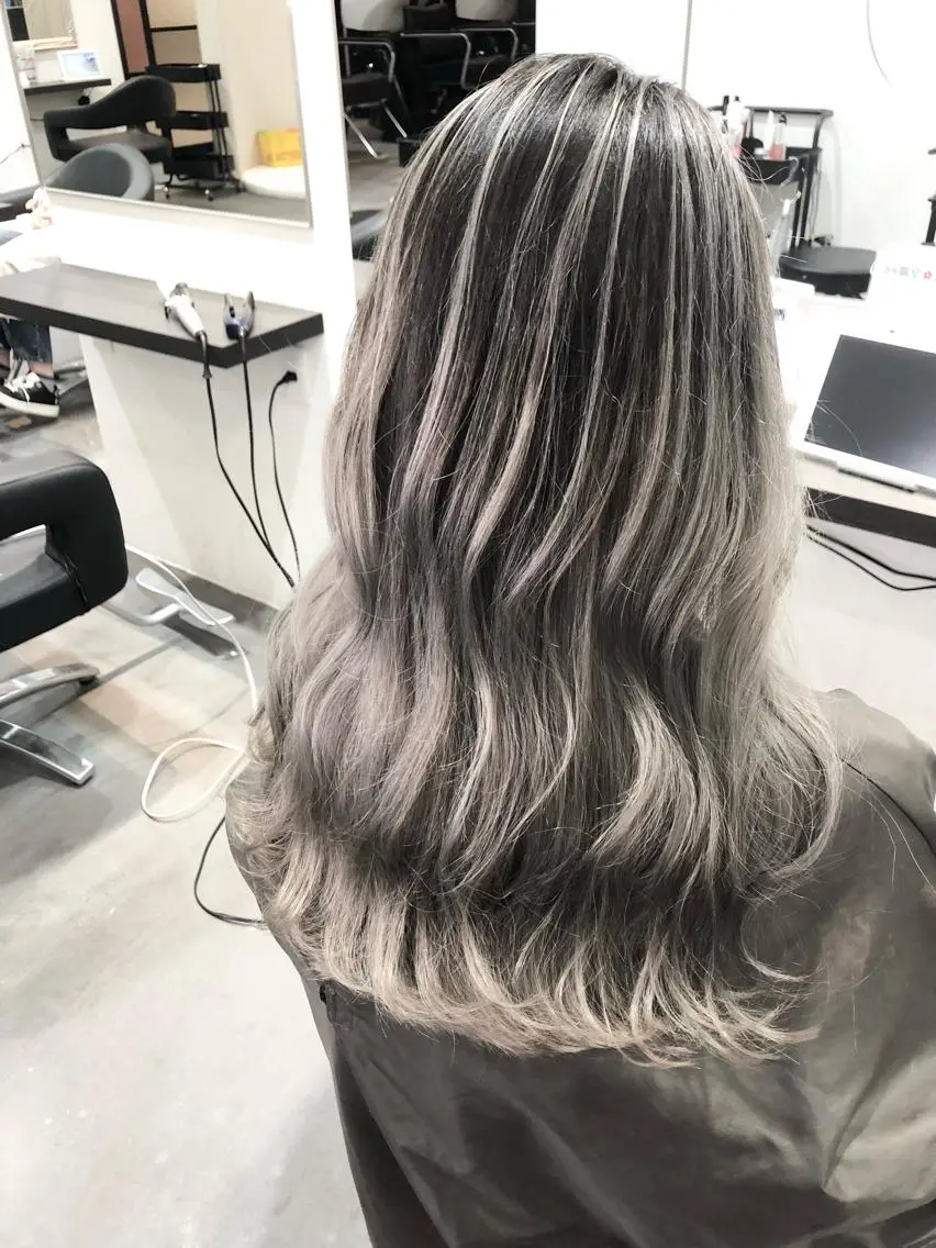 セミロング カラー LOOP hairのヘアスタイル