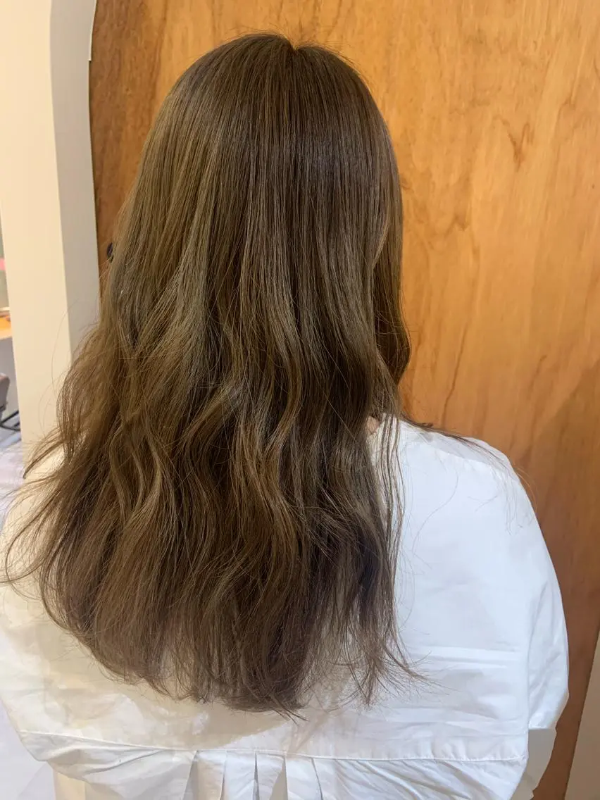 セミロング 中村 彩音のヘアスタイル