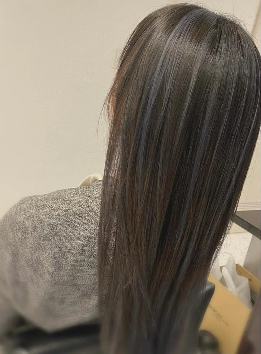 ロング カラー アッシュ ハイライトカラー ラベンダーカラー ラベンダーアッシュ シルバー ヘアカラー Style Tのヘアスタイル