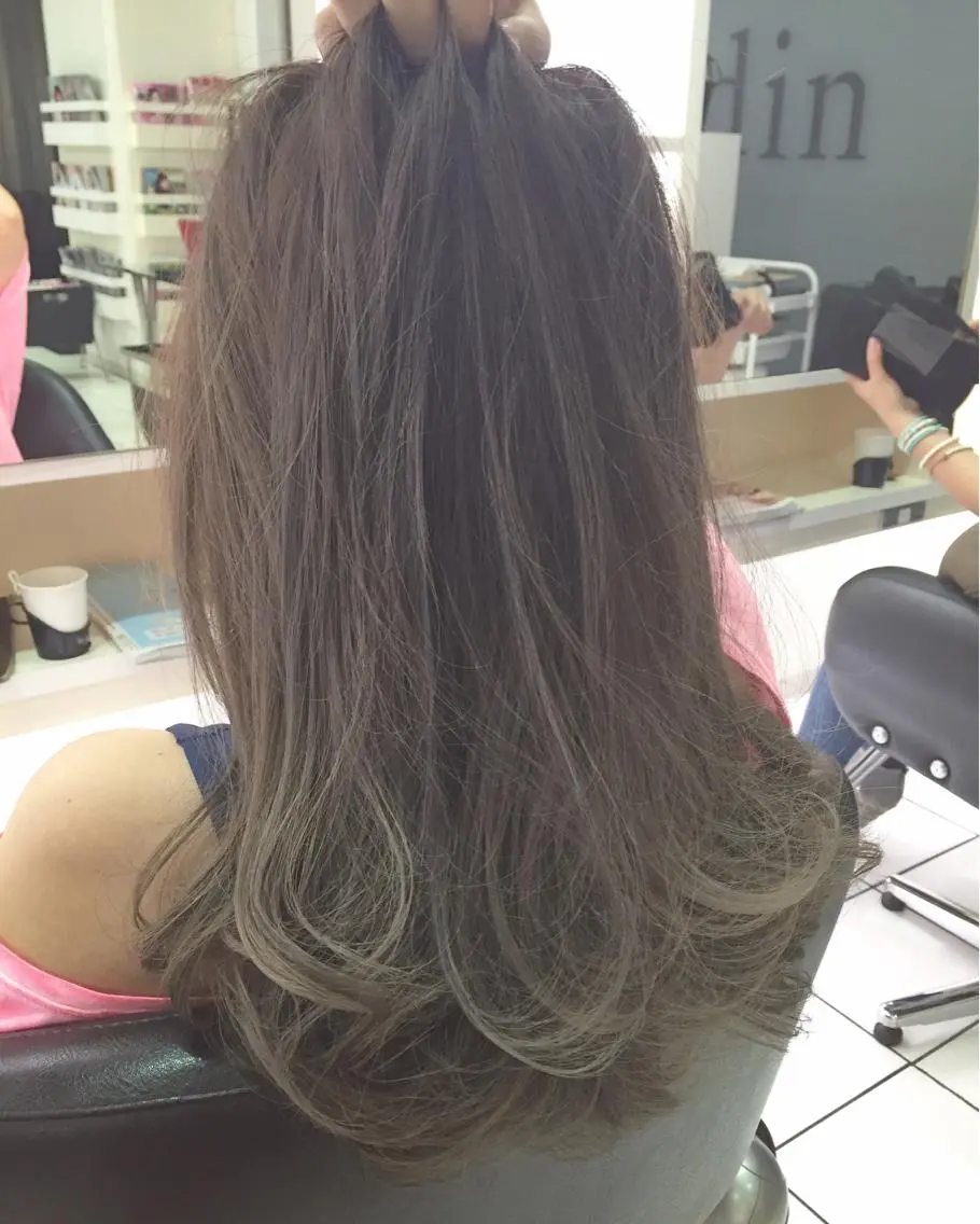 セミロング ロング カラー アッシュ アッシュグレー アッシュグレージュ バレイヤージュ グレージュ 青木 茂樹⭐️ 透明感カラーのヘアスタイル
