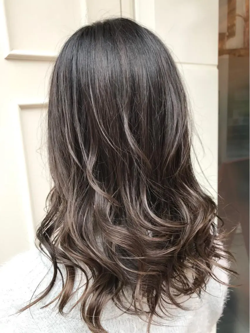 ミディアム カラー グラデーションカラー グレージュ Blanco Color&Careのヘアスタイル