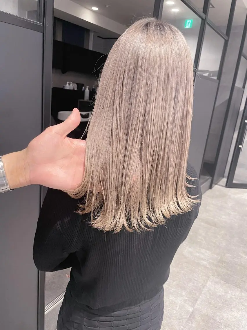 カラー カット ヘアカラー トリートメント ＿WHITE鳳店 アンダーバーホワイトのヘアスタイル
