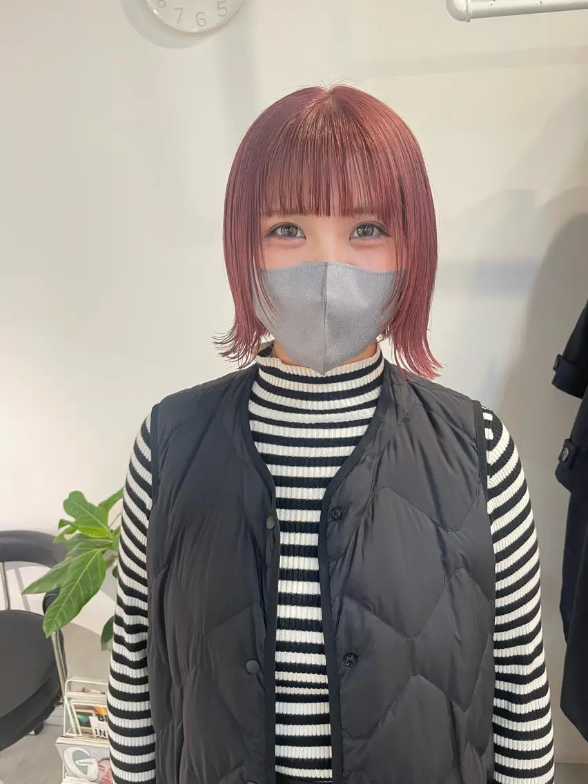 ミディアム カラー ブリーチ ケアブリーチ レッドカラー ボブ 顔まわりレイヤー fit/ madokaのヘアスタイル