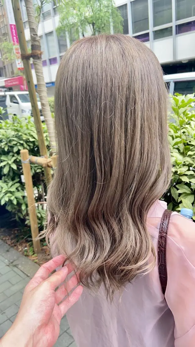 セミロング カラー ヘアアレンジ グレージュ ミルクティーグレージュ ヘアカラー ✨髪質改善/透明感✨ 西野　陽のヘアスタイル