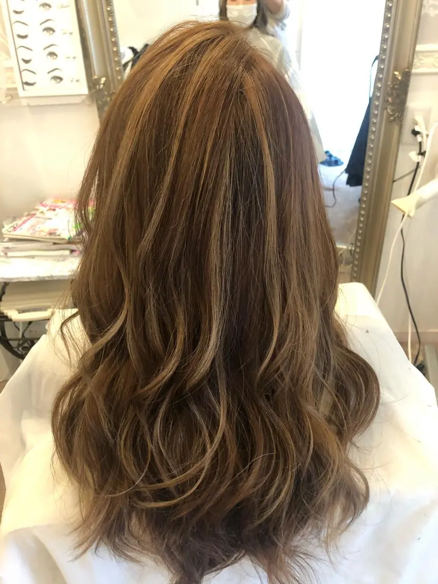ロング カラー ベージュカラー ハイライトカラー ハイライト La.fleur ラ.フルールのヘアスタイル