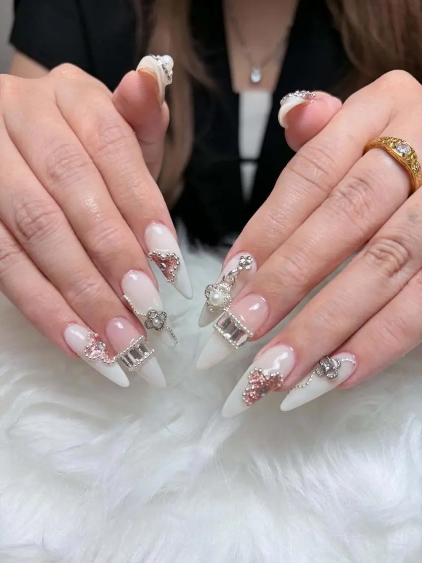ネイル 韓国ネイル マグネットネイル 持ち込み ニュアンスネイル シンプルネイル ハンドネイル Huyn Nail Shinjyukuのネイルデザイン