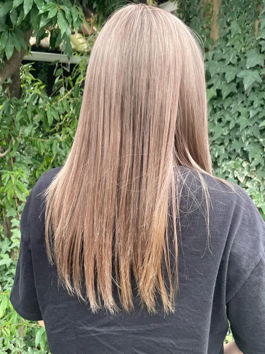 ロング カラー ベージュカラー ハイトーンカラー ハイトーンベージュ 三上 涼帆のヘアスタイル