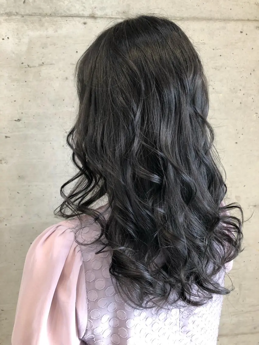 ロング カラー アッシュ アッシュグレー アッシュグレージュ グレージュ 大栗 佑也  髪質改善のヘアスタイル