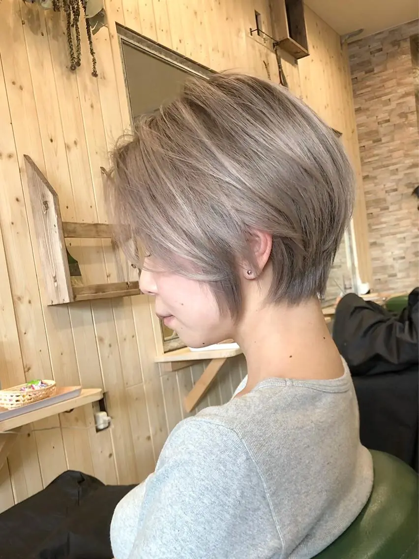 ショート カット ヘアカラー 韓国レイヤー外国人風 透明感カラー髪質改善のヘアスタイル
