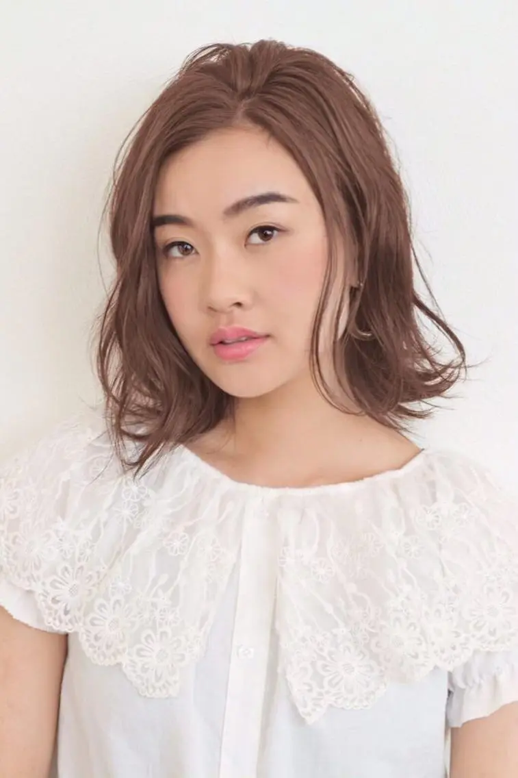 ミディアム 外ハネヘア 鶴﨑 美優亜のヘアスタイル