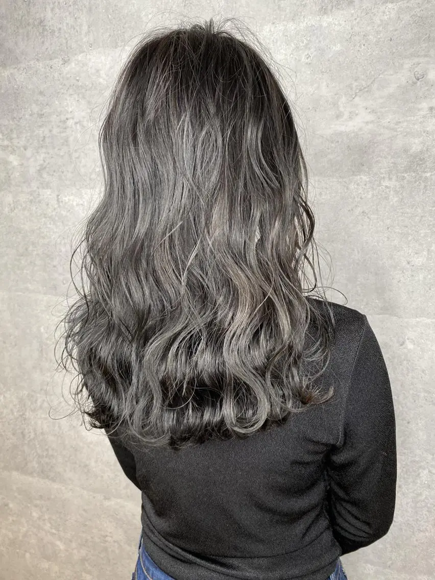セミロング カラー _WHITE 天王寺のヘアスタイル