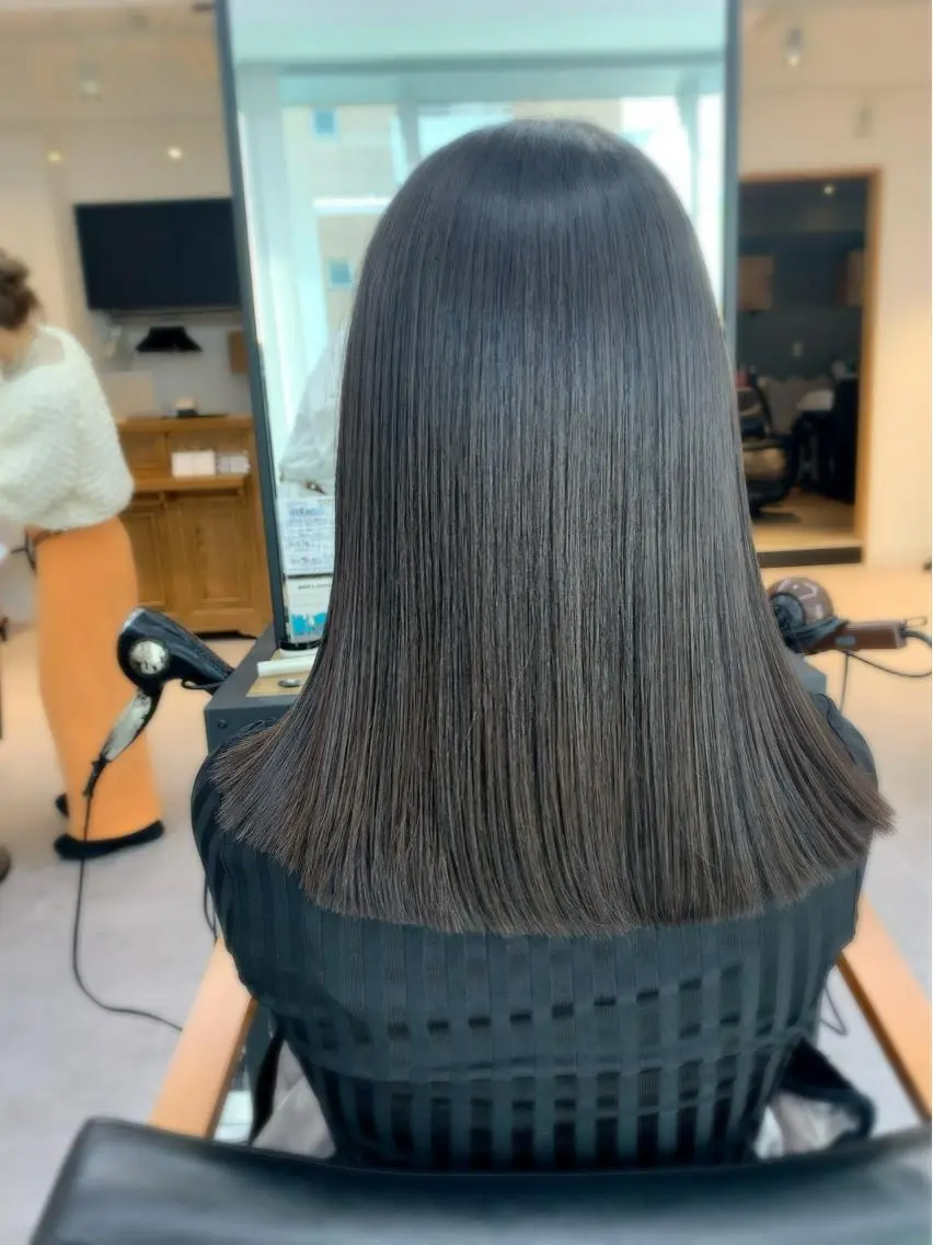 セミロング カラー パーマ ヘアアレンジ メンズ キッズ ネイル マツエク・マツパ アイブロウ レイヤーカット/ 巻ける縮毛矯正のヘアスタイル