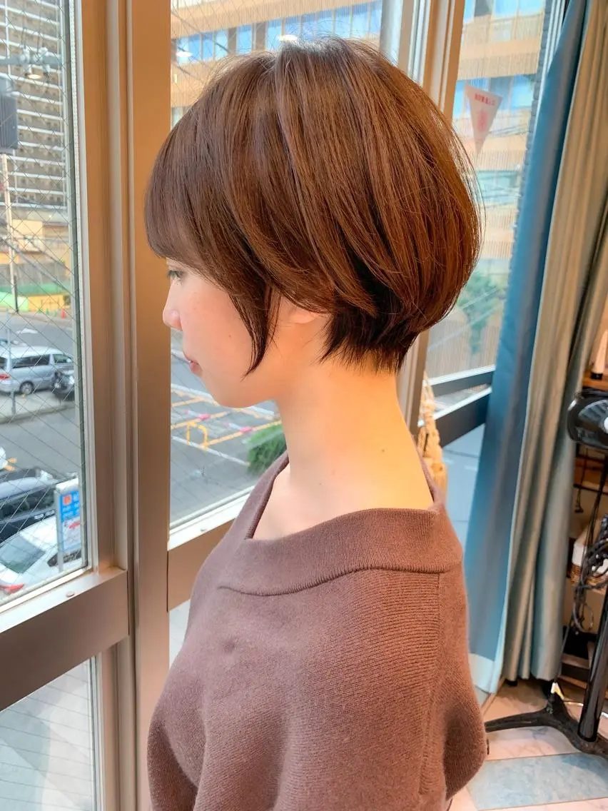 ショート 切りっぱなしボブ ハンサムショート ボブ ハイライト ショートヘア Lond enikaのヘアスタイル