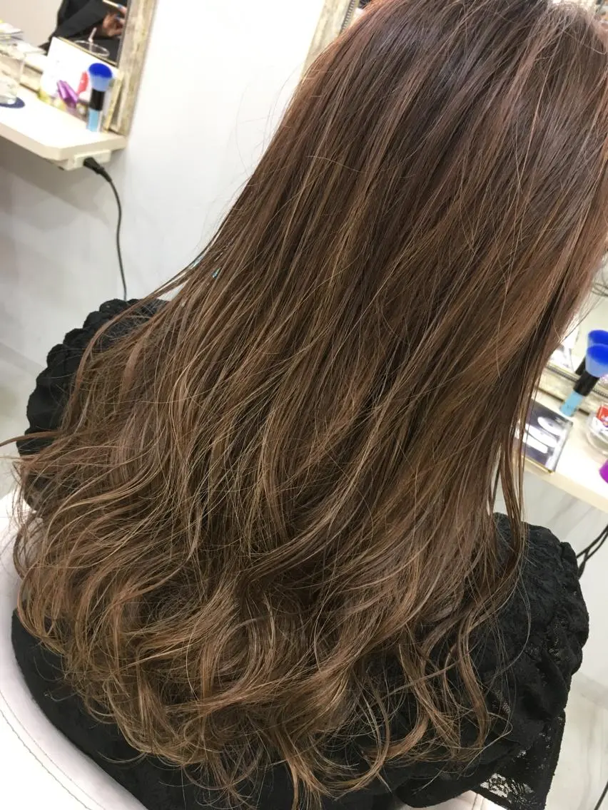 セミロング カラー 髪質改善 中川 翔のヘアスタイル