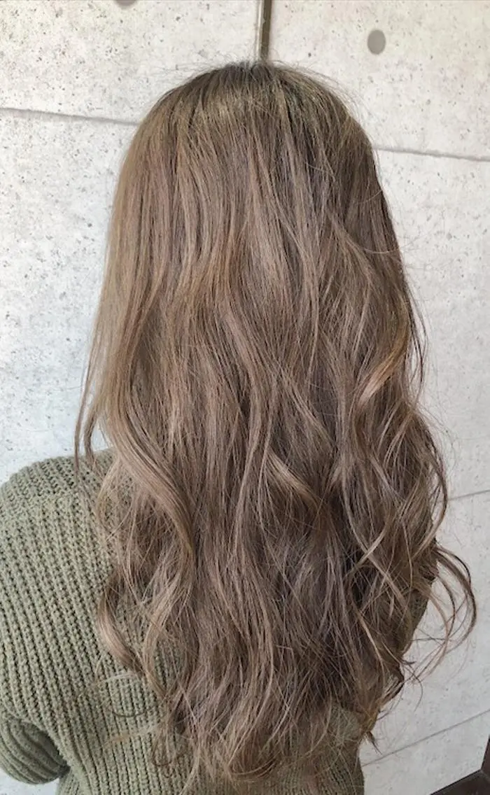 ロング カラー アッシュ ベージュカラー イルミナカラー トリートメント 福森 みずきのヘアスタイル