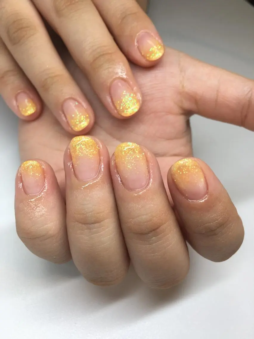 ネイル グラデーション ラメ(グリッター) ラメグラデーション オレンジ 夏ネイル glow_ nailのネイルデザイン