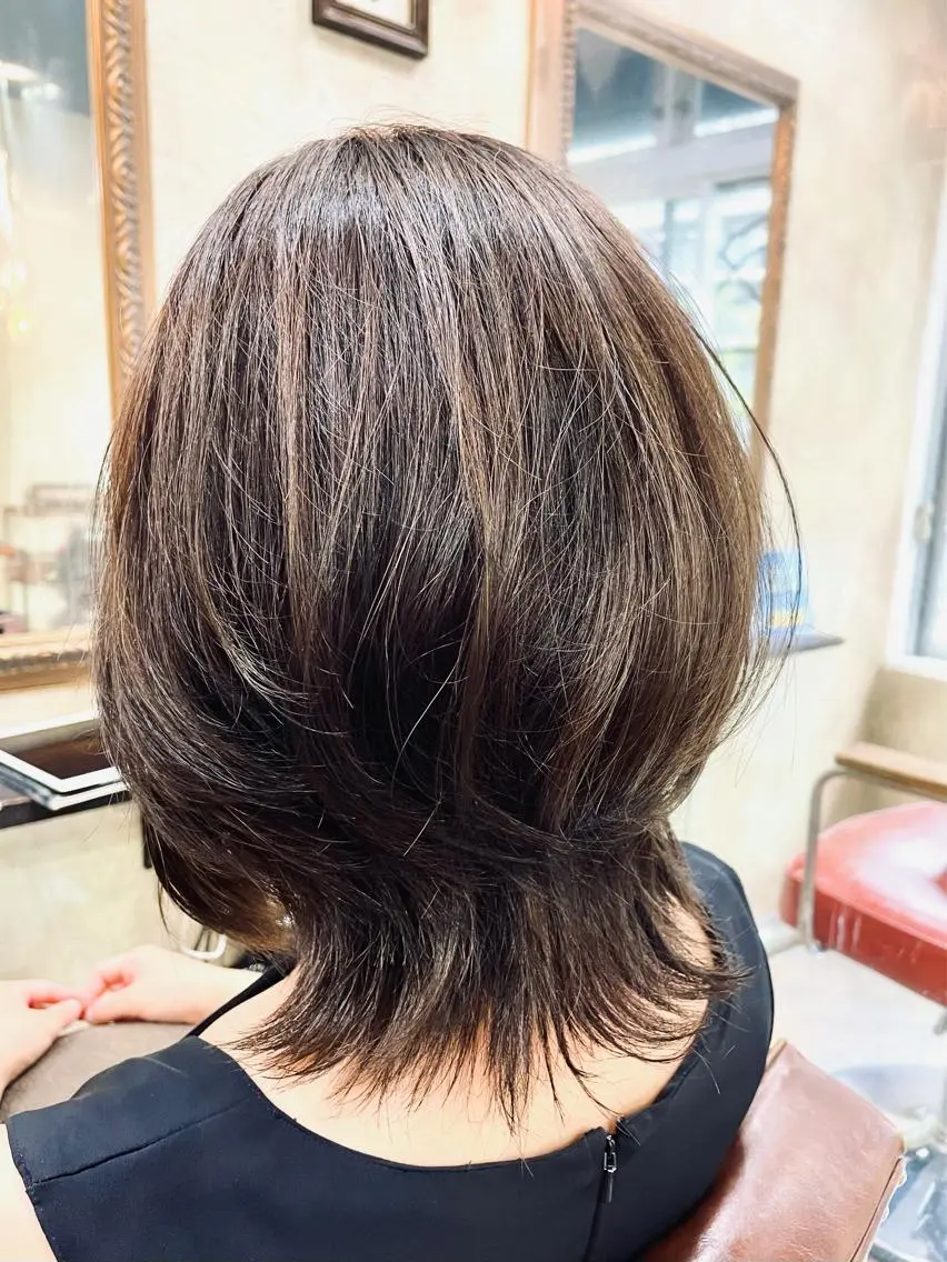 ミディアム レイヤーカット 外ハネヘア 鈴木 雅人のヘアスタイル