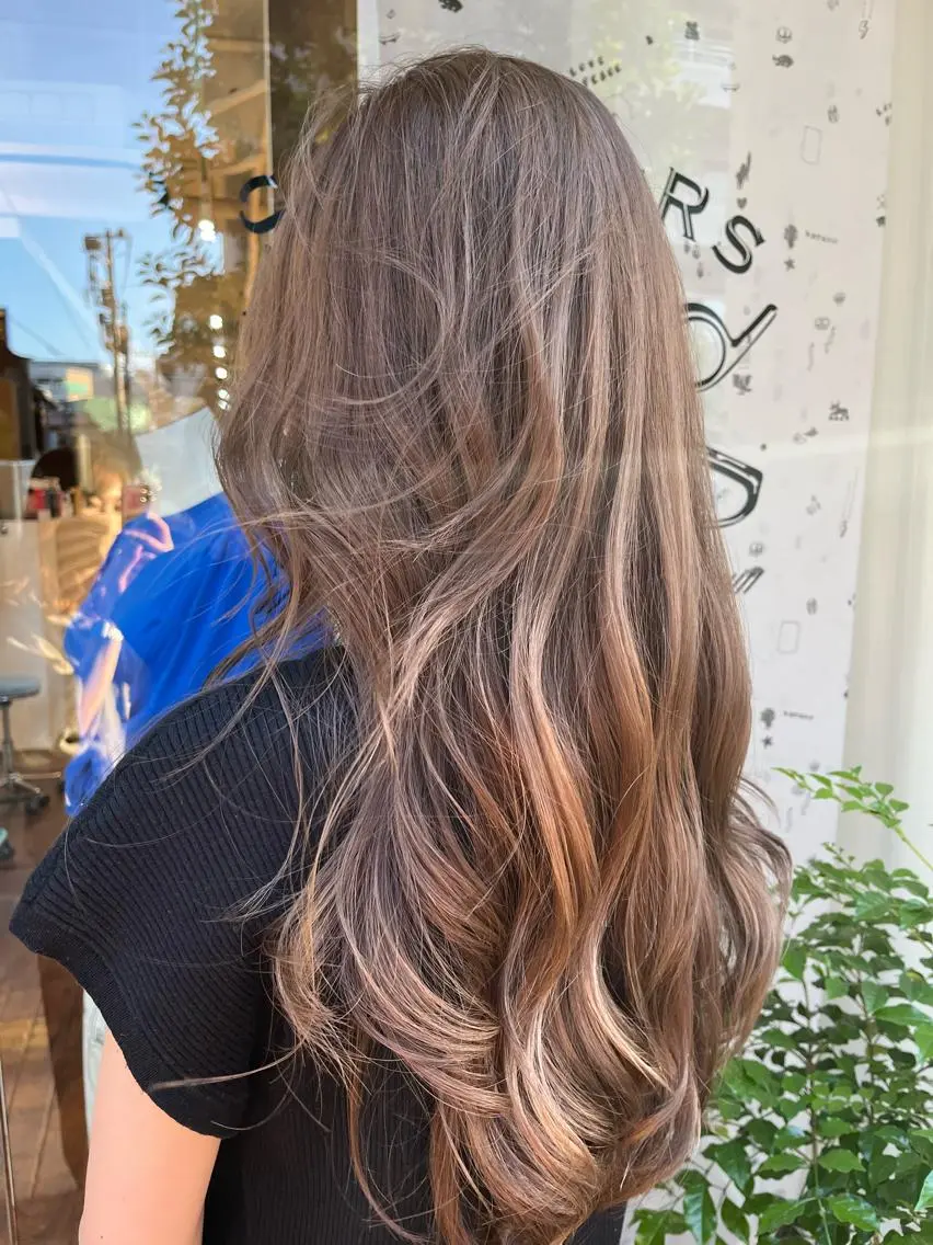 ロング カラー ベージュカラー カット ヘアカラー トリートメント CoCooN minamiのヘアスタイル