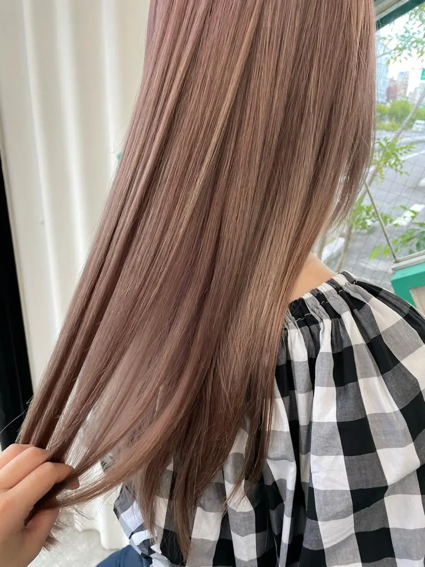 ロング カラー ブリーチ ピンクカラー 高山 妃のヘアスタイル