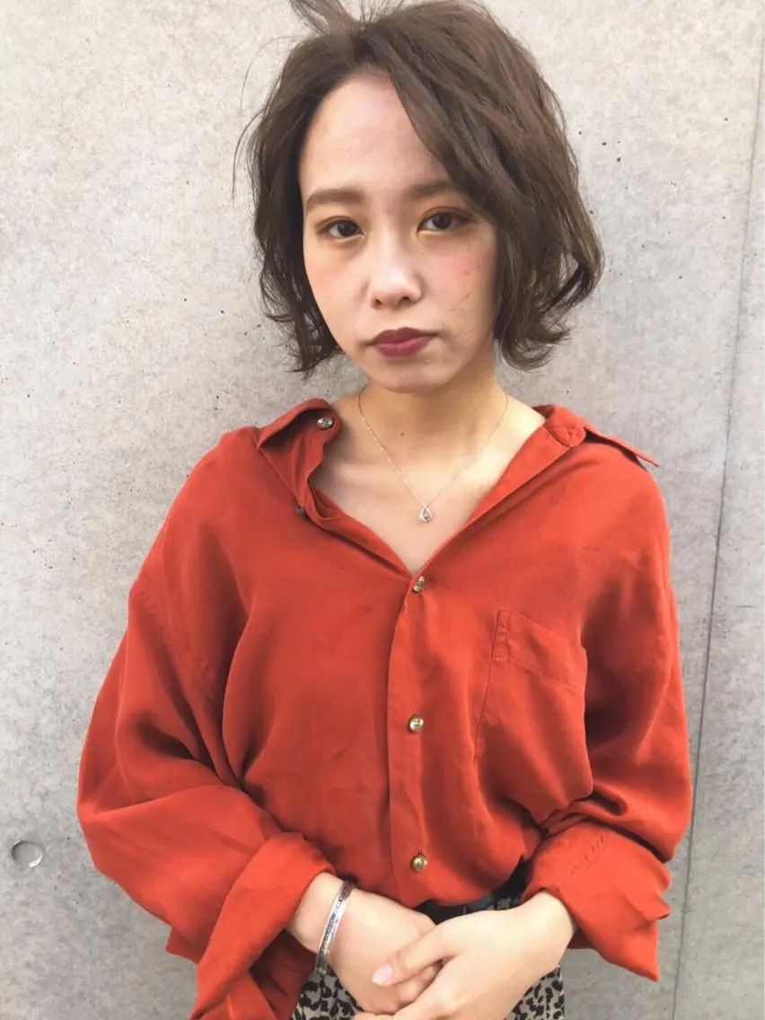 ミディアム カラー 外ハネヘア 安達 俊亮のヘアスタイル