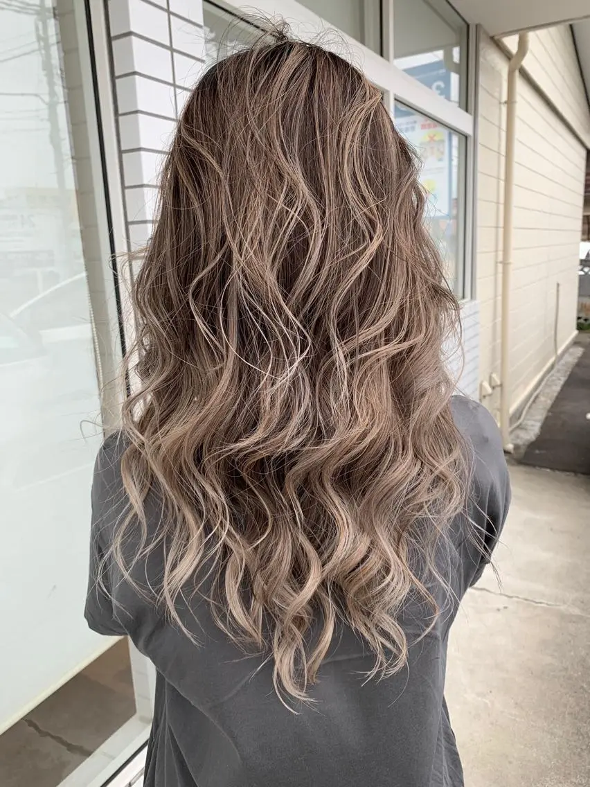ロング ヘアカラー 菊地 良太のヘアスタイル